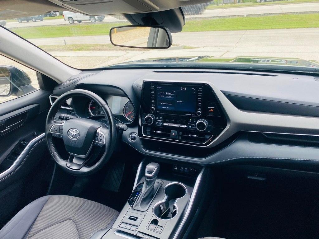 Toyota Highlander LE AWD V6 2022