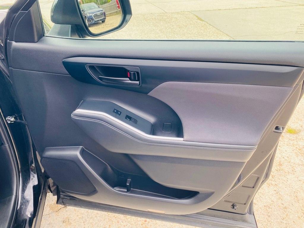 Toyota Highlander LE AWD V6 2022