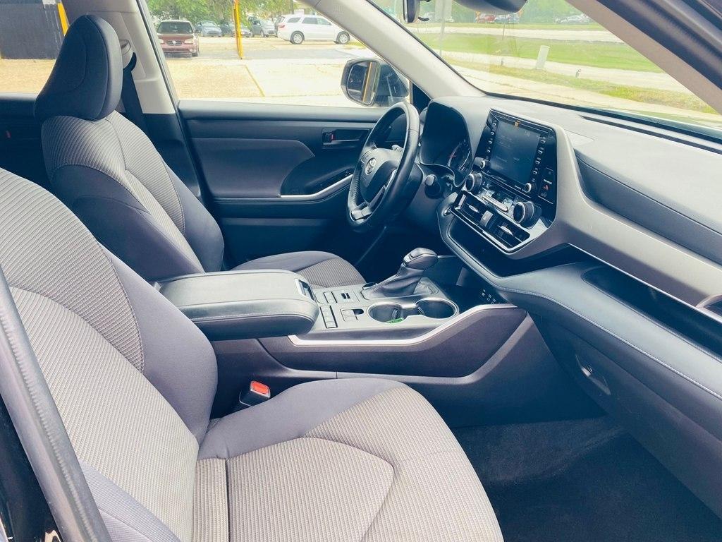 Toyota Highlander LE AWD V6 2022