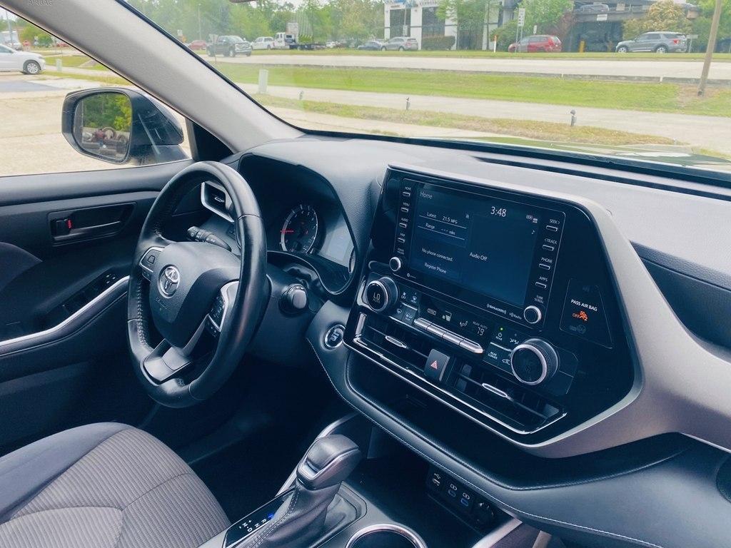 Toyota Highlander LE AWD V6 2022