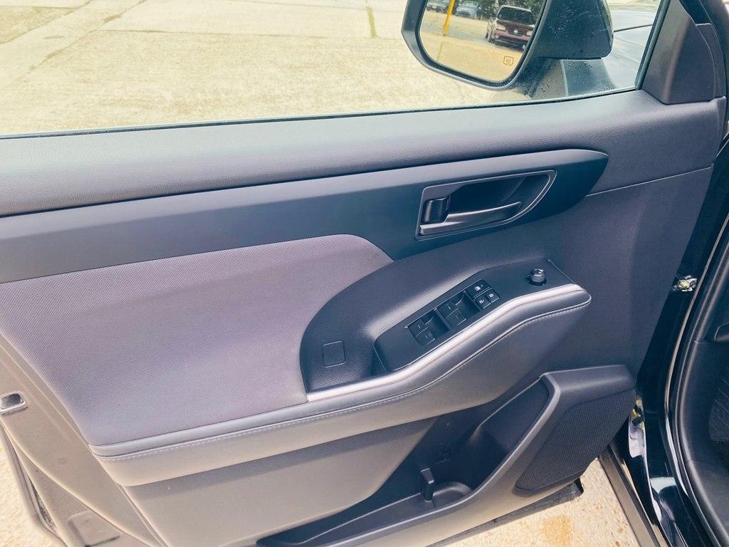 Toyota Highlander LE AWD V6 2022