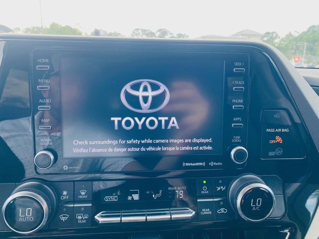 Toyota Highlander LE AWD V6 2022