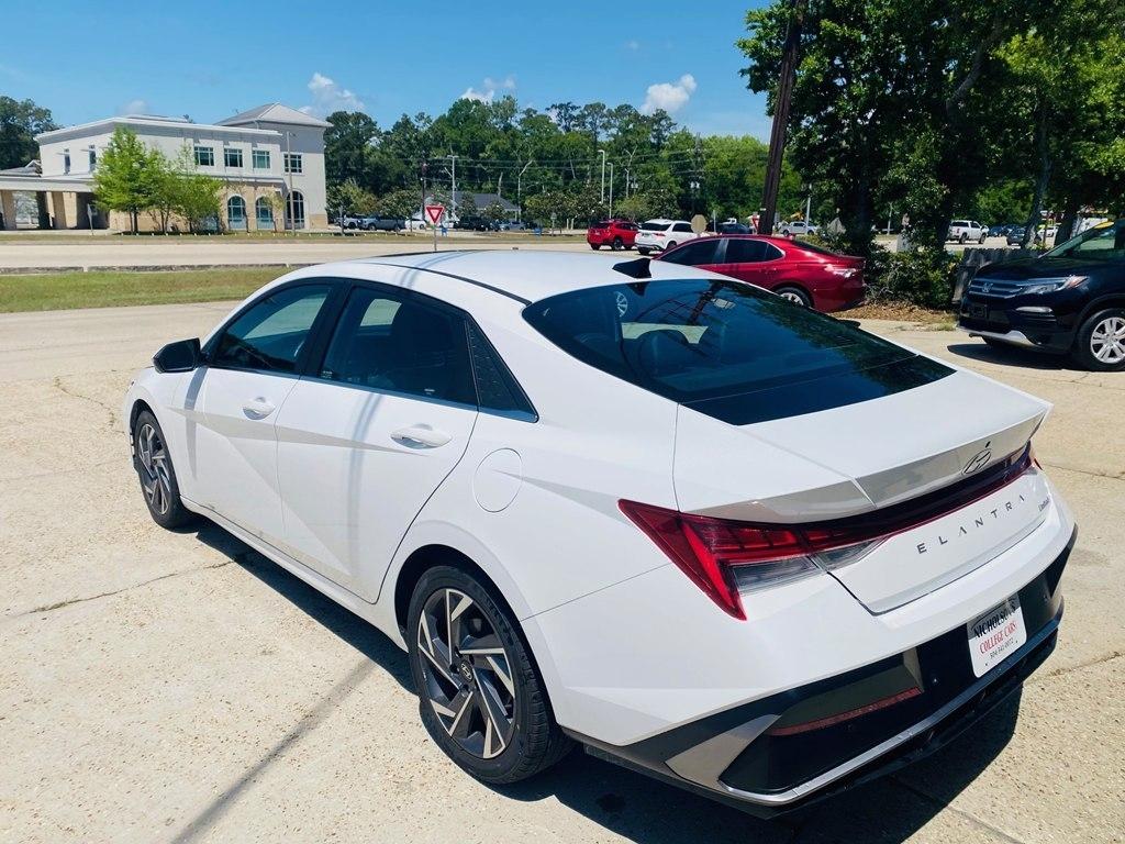 Hyundai Elantra Limited 2024