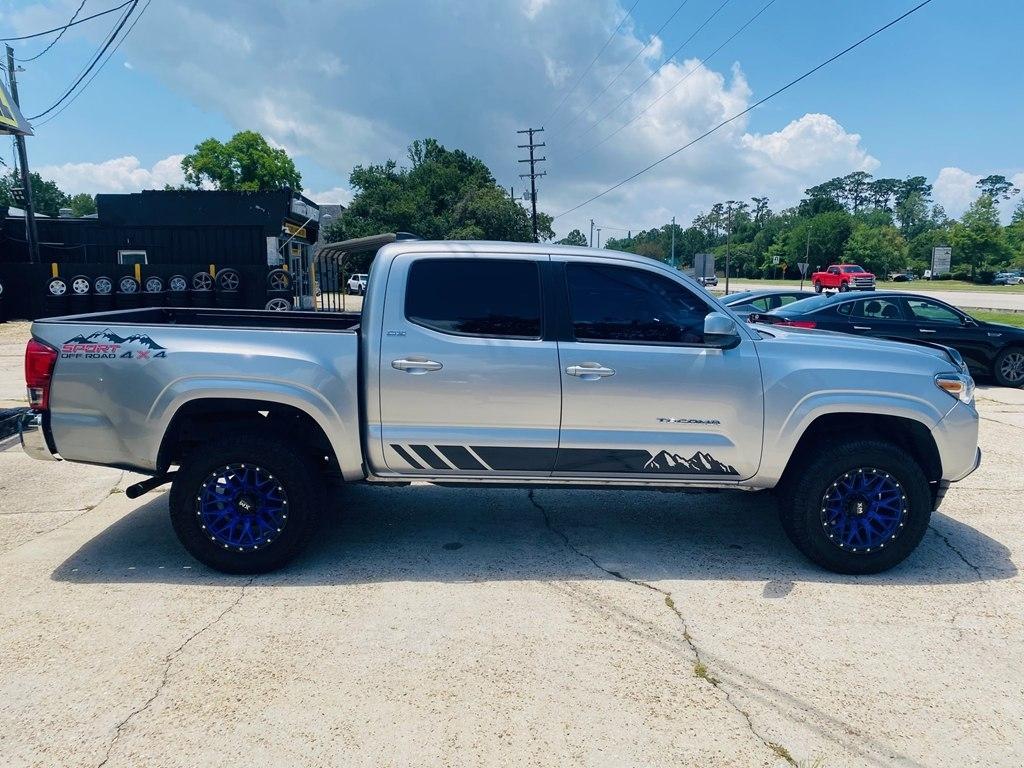 Toyota Tacoma SR5 Double Cab I4 2WD 2022