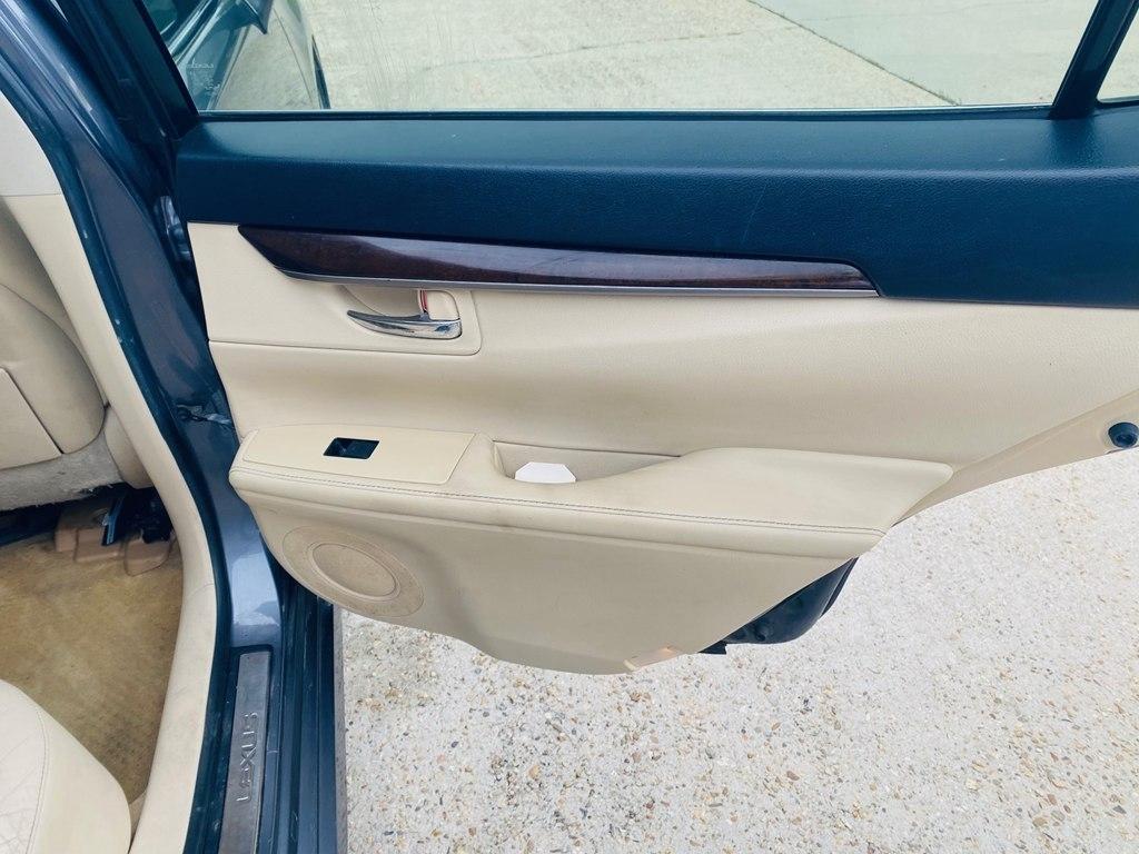 Lexus ES 350 Sedan 2013