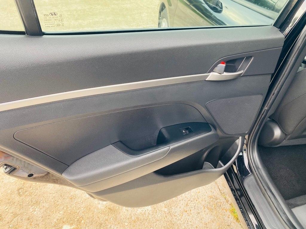 Hyundai Elantra SE 6M 2020