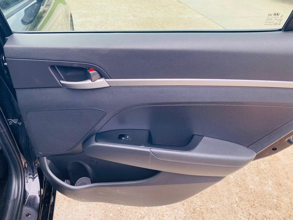 Hyundai Elantra SE 6M 2020