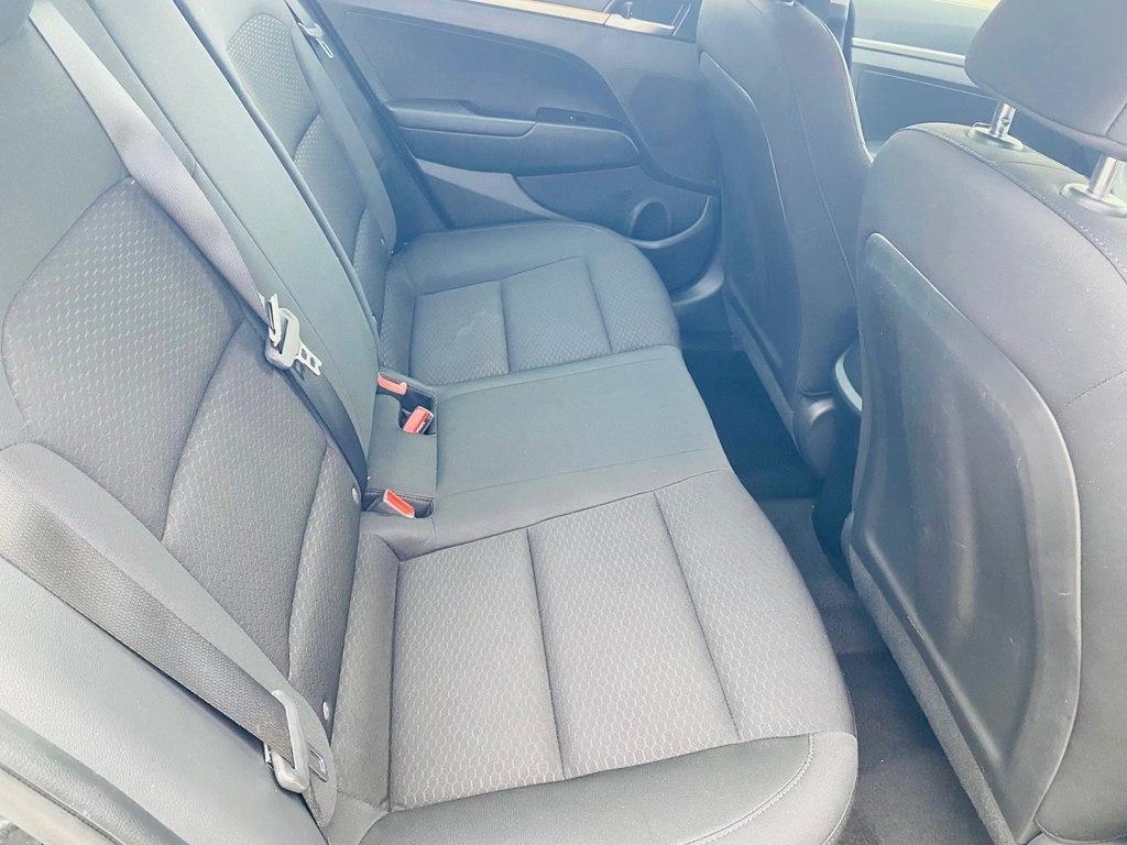 Hyundai Elantra SE 6M 2020