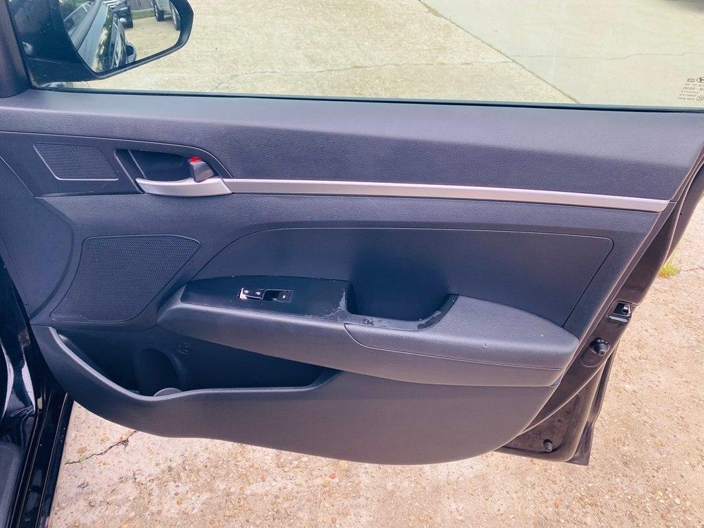 Hyundai Elantra SE 6M 2020