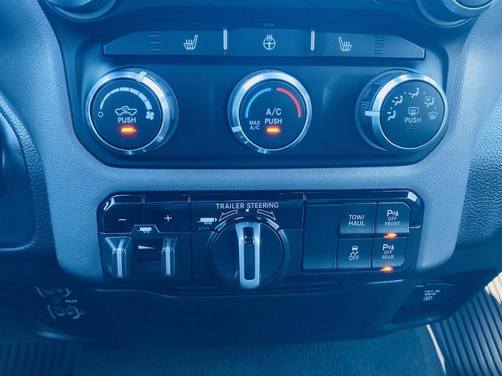 RAM 1500 Big Horn Crew Cab SWB 4WD 2023