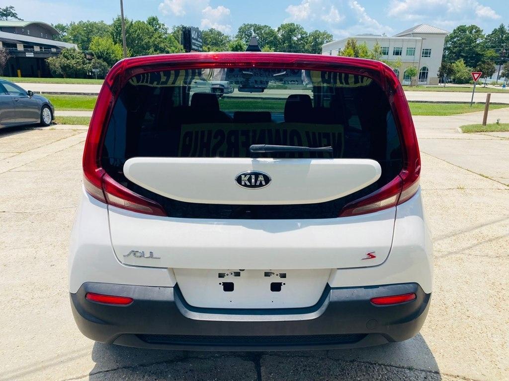 Kia Soul LX CVT 2021