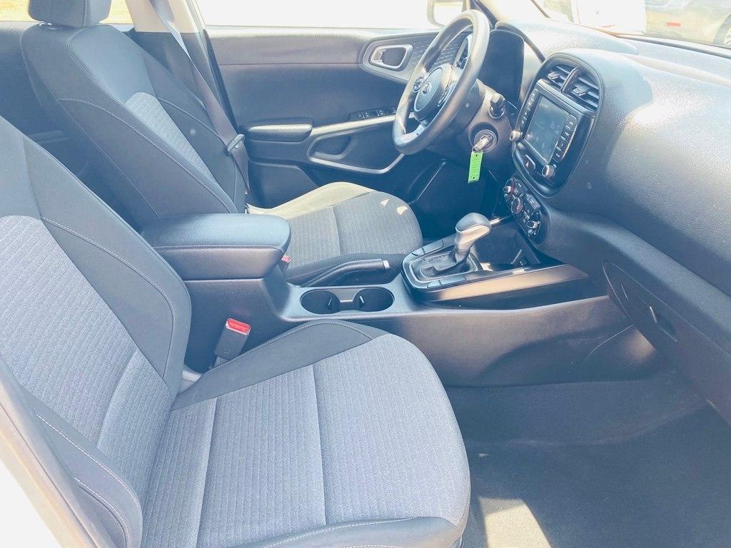 Kia Soul LX CVT 2021