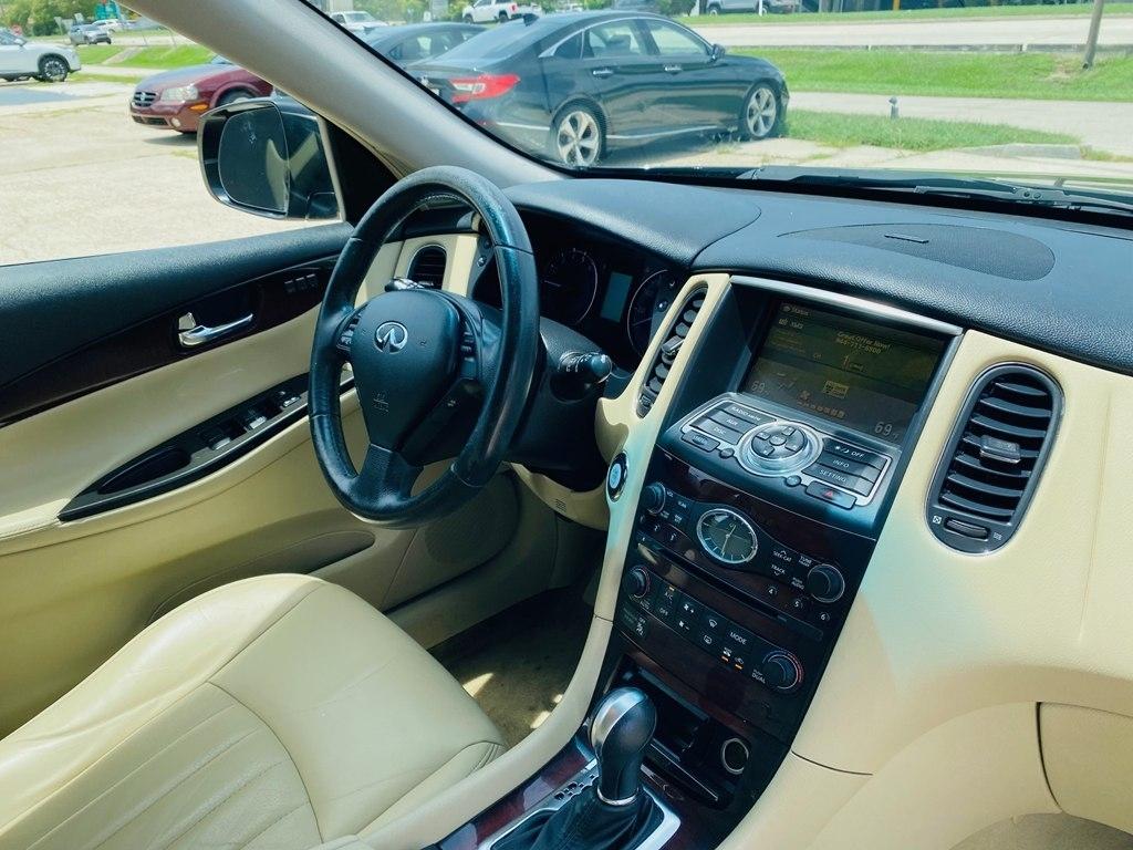 Infiniti QX50 Base RWD 2017