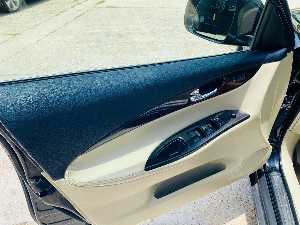Infiniti QX50 Base RWD 2017