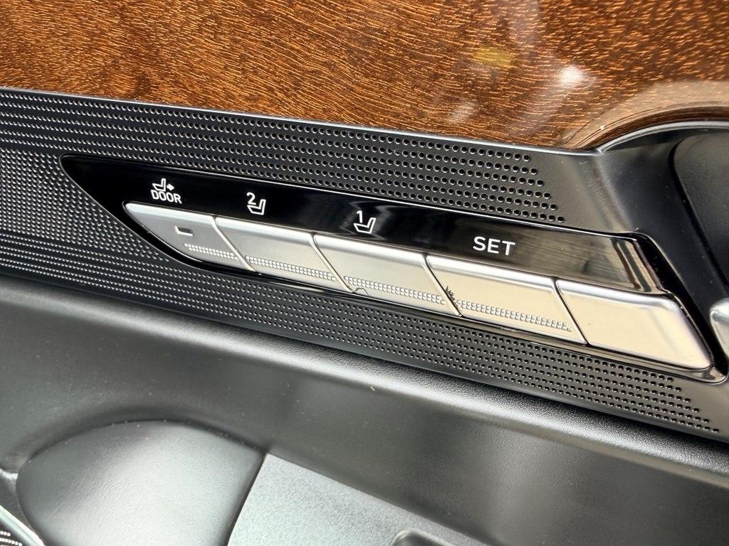 Genesis G90 Ultimate 2017