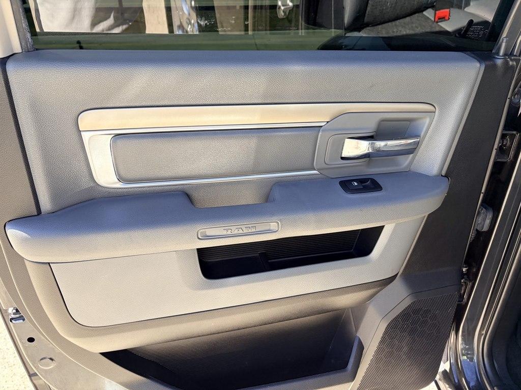 RAM 1500 SLT Crew Cab SWB 4WD 2017