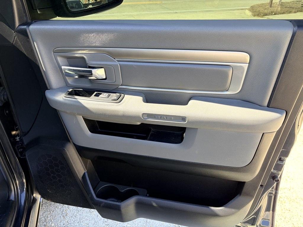 RAM 1500 SLT Crew Cab SWB 4WD 2017