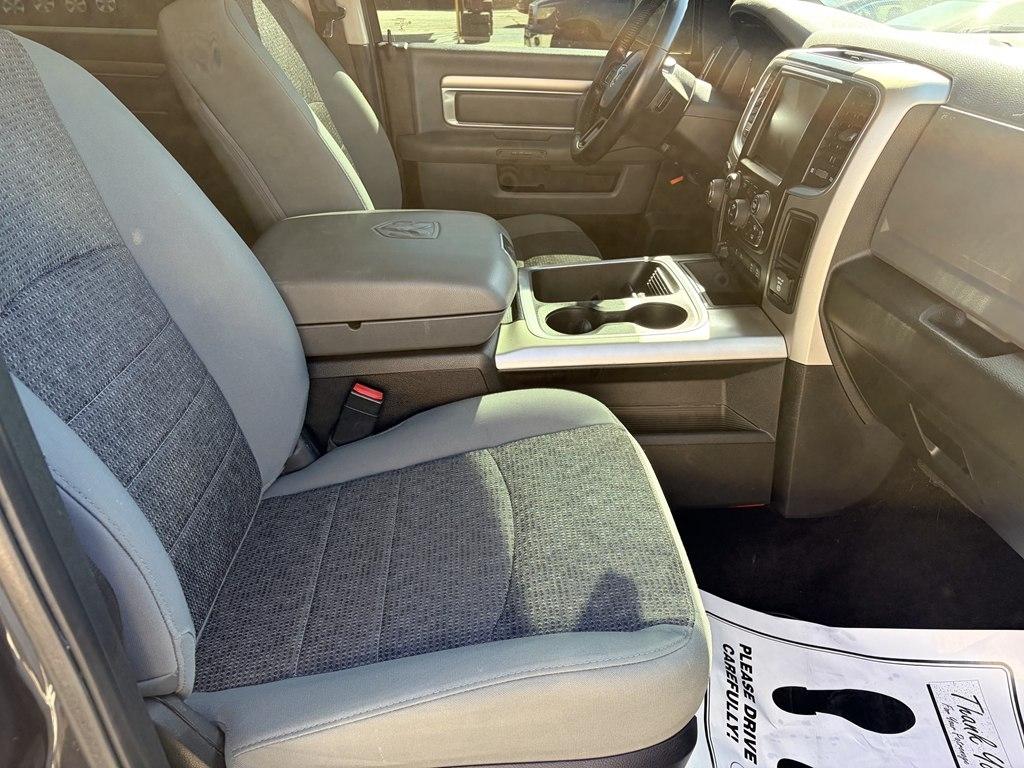 RAM 1500 SLT Crew Cab SWB 4WD 2017