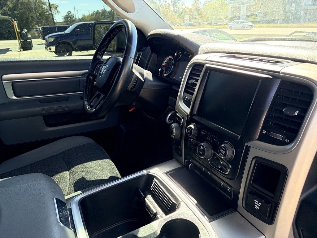 RAM 1500 SLT Crew Cab SWB 4WD 2017