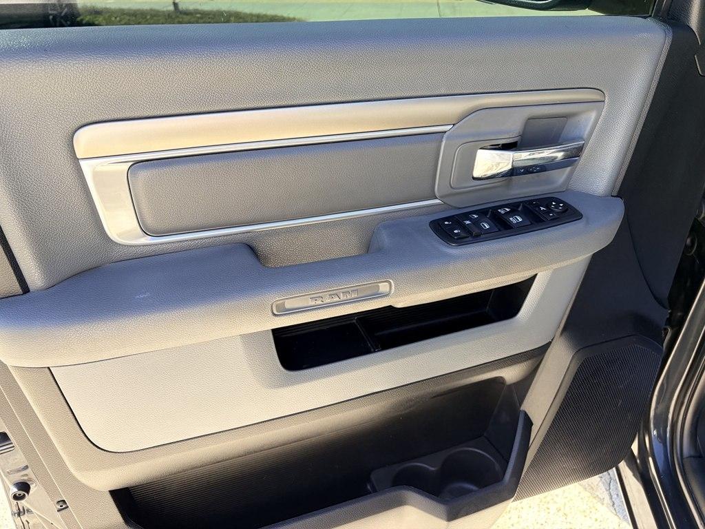 RAM 1500 SLT Crew Cab SWB 4WD 2017
