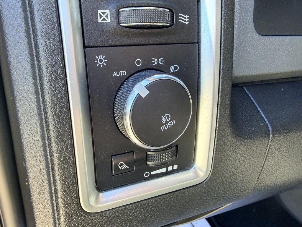 RAM 1500 SLT Crew Cab SWB 4WD 2017