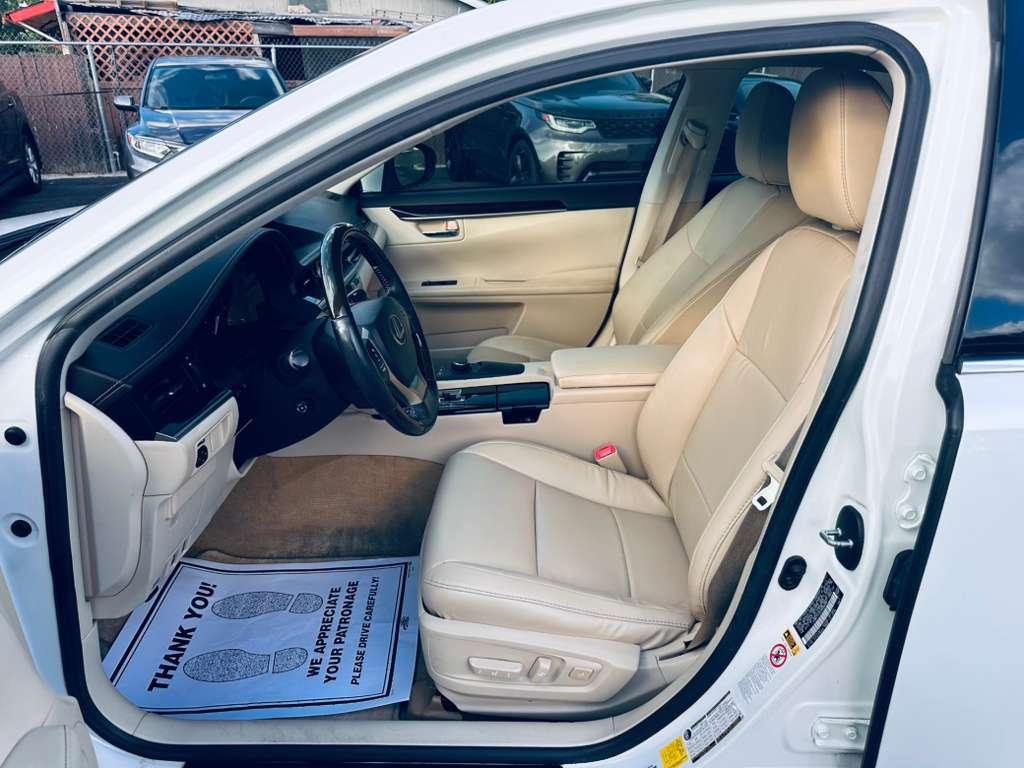 Lexus ES 350 Sedan 2013