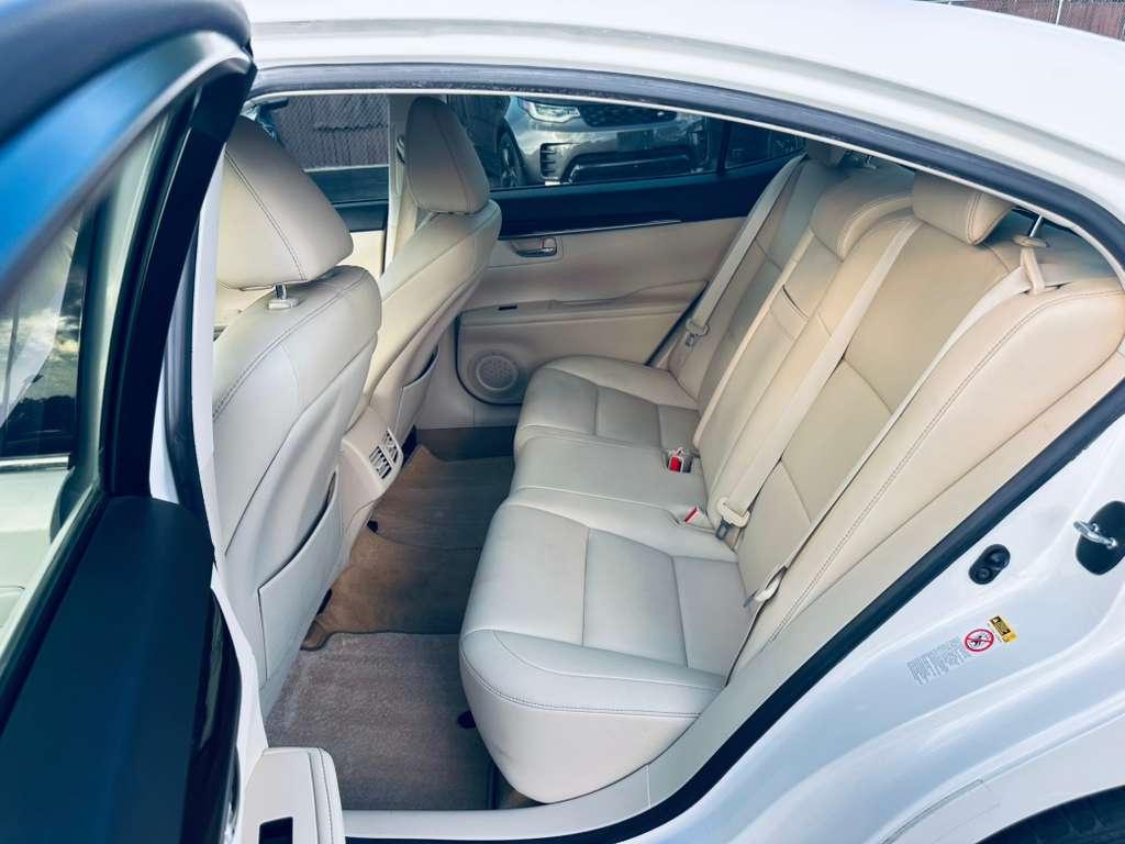 Lexus ES 350 Sedan 2013