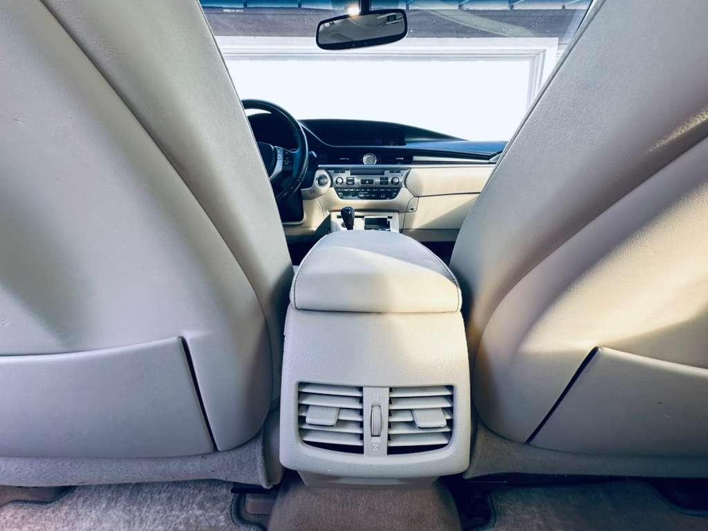 Lexus ES 350 Sedan 2013