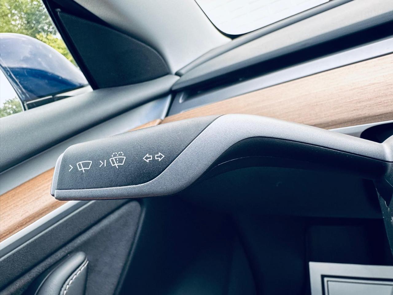 Tesla Model 3  2023