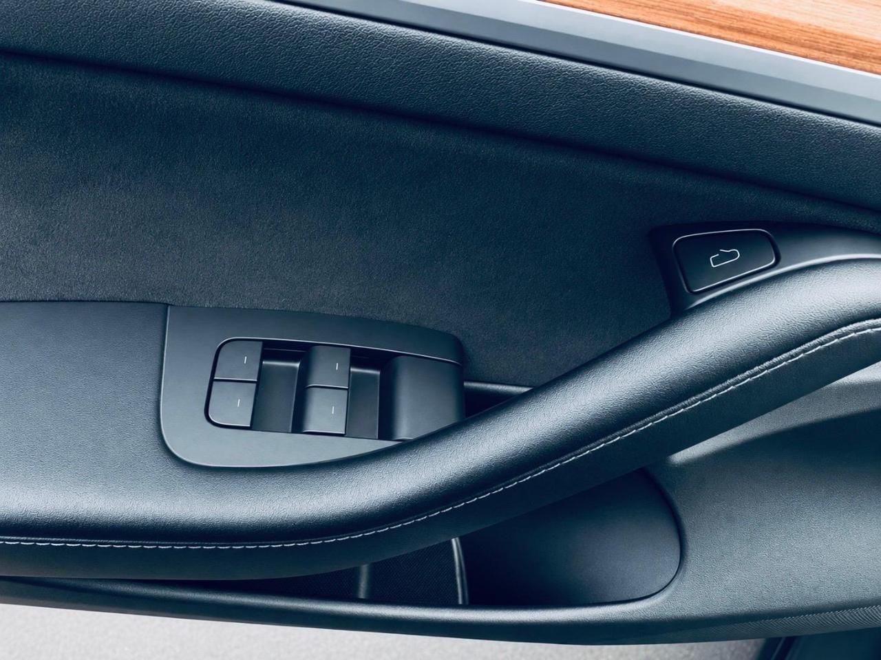 Tesla Model 3  2023