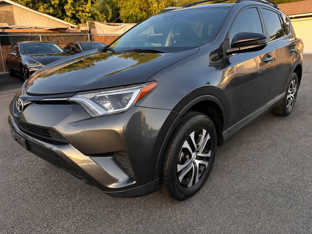 Toyota RAV4 LE FWD 2018