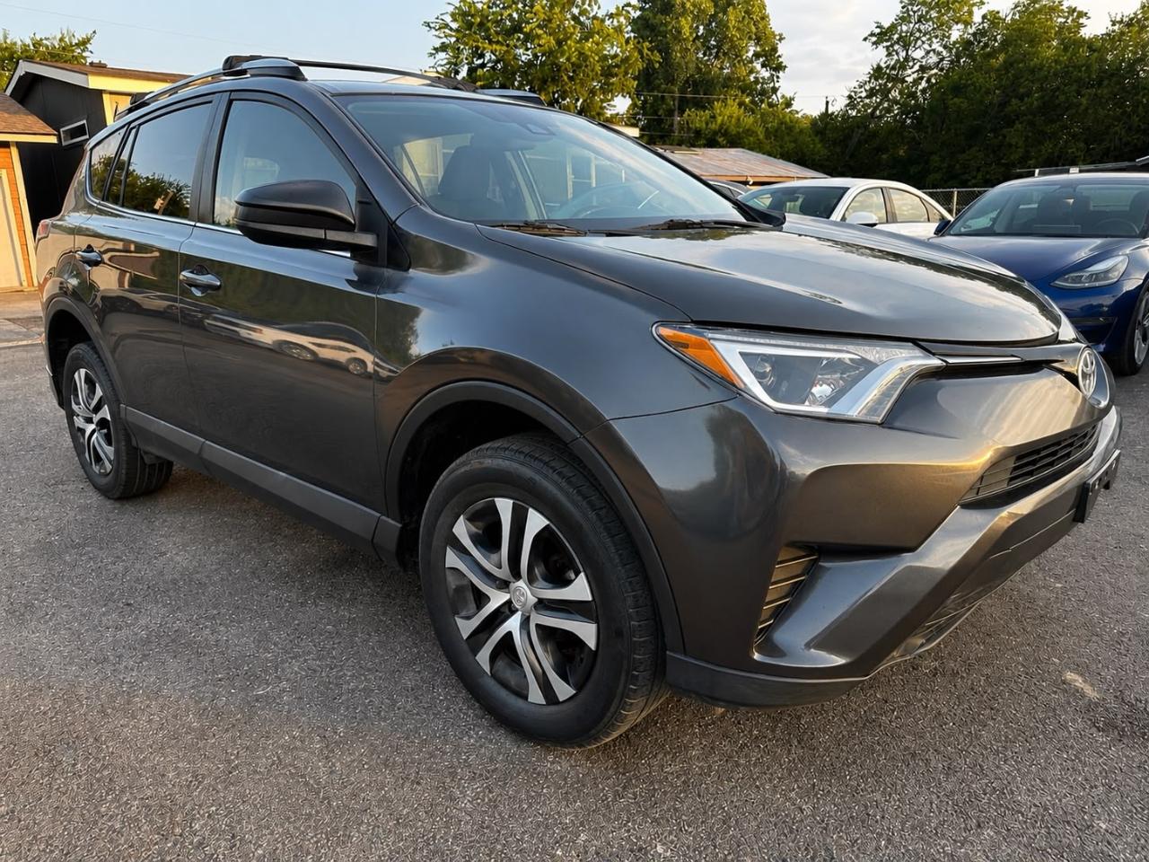 Toyota RAV4 LE FWD 2018