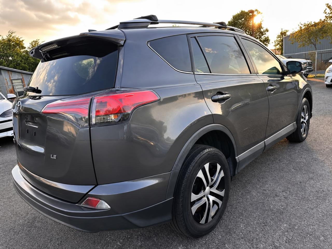 Toyota RAV4 LE FWD 2018