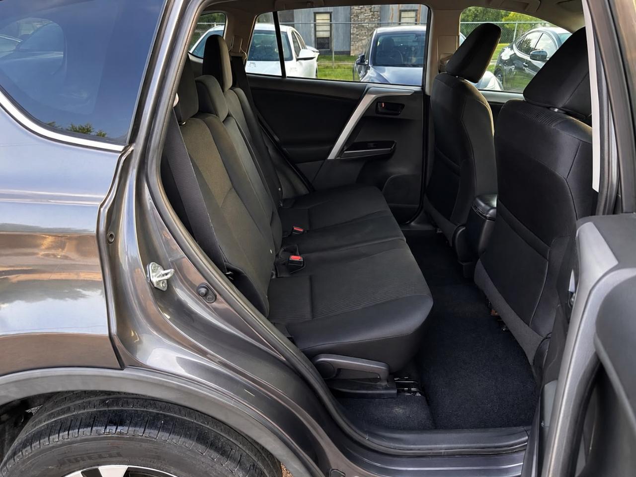 Toyota RAV4 LE FWD 2018