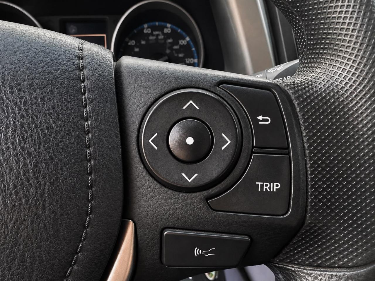 Toyota RAV4 LE FWD 2018