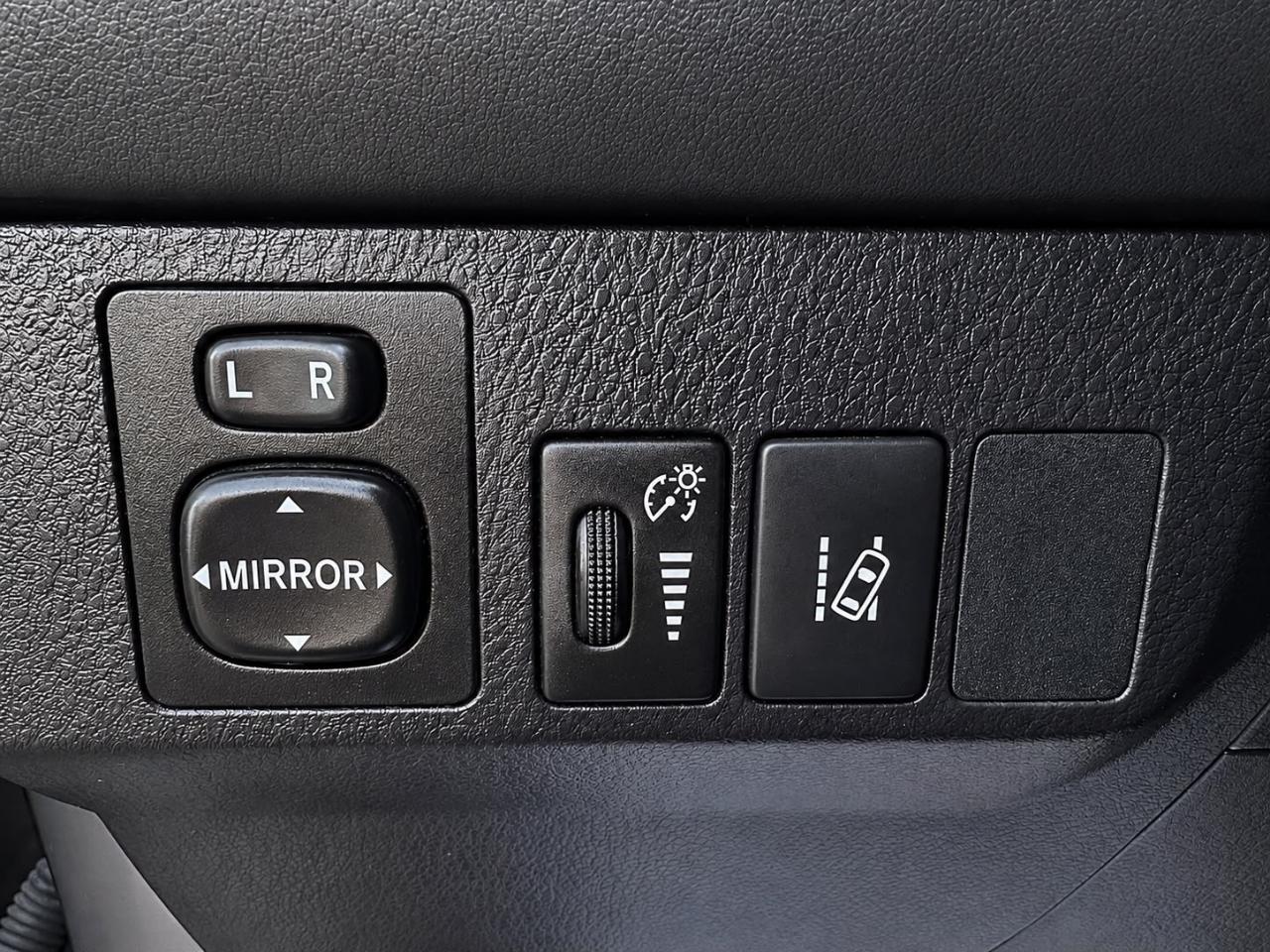 Toyota RAV4 LE FWD 2018