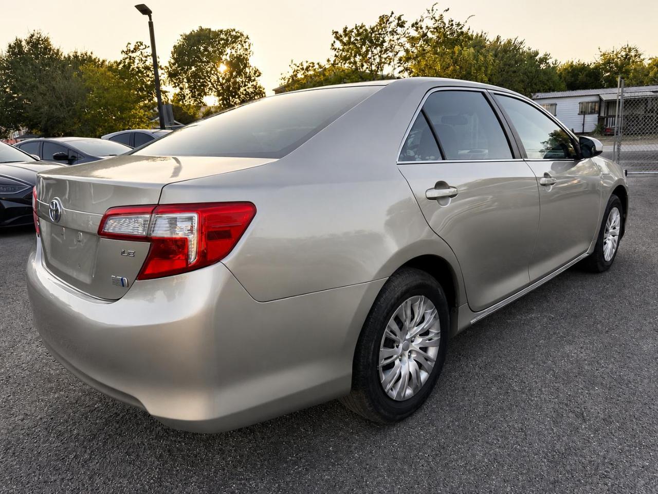 Toyota Camry Hybrid LE 2014
