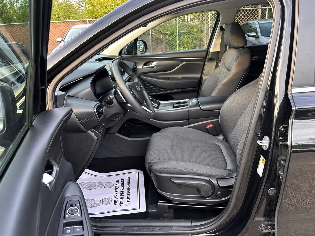 Hyundai Santa Fe SE 2023