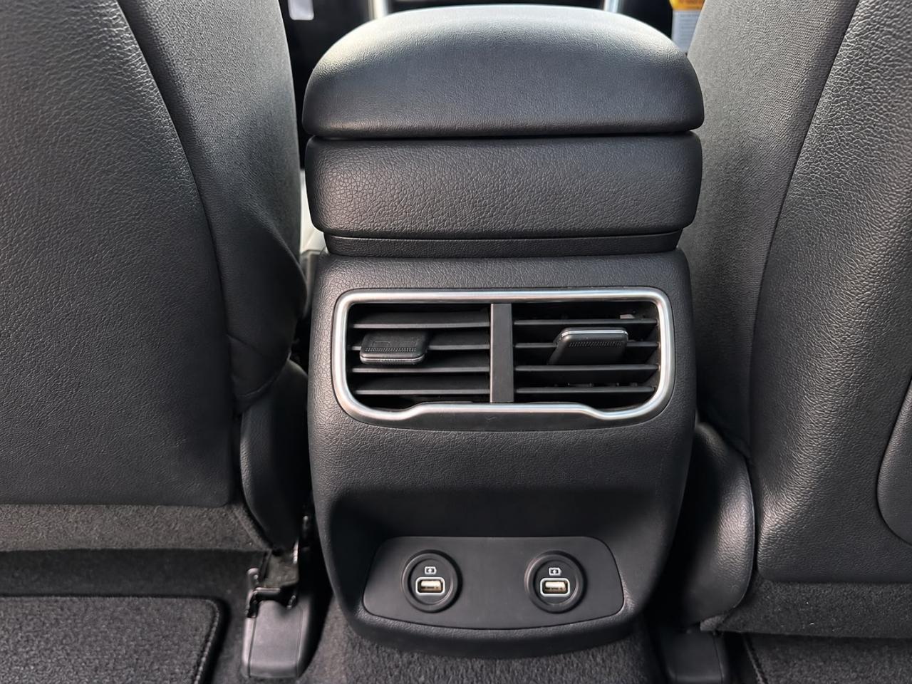 Hyundai Santa Fe SE 2023