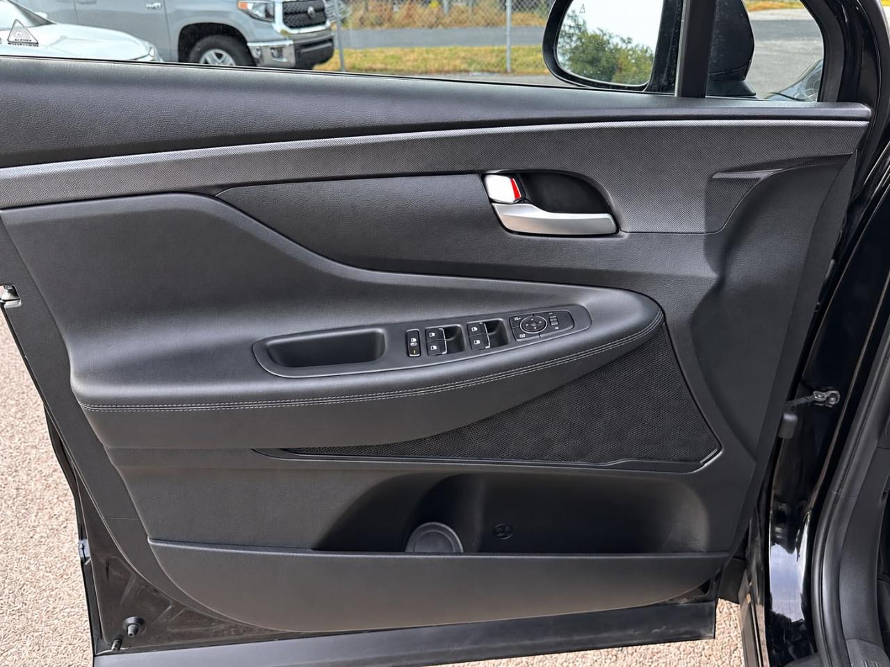Hyundai Santa Fe SE 2023
