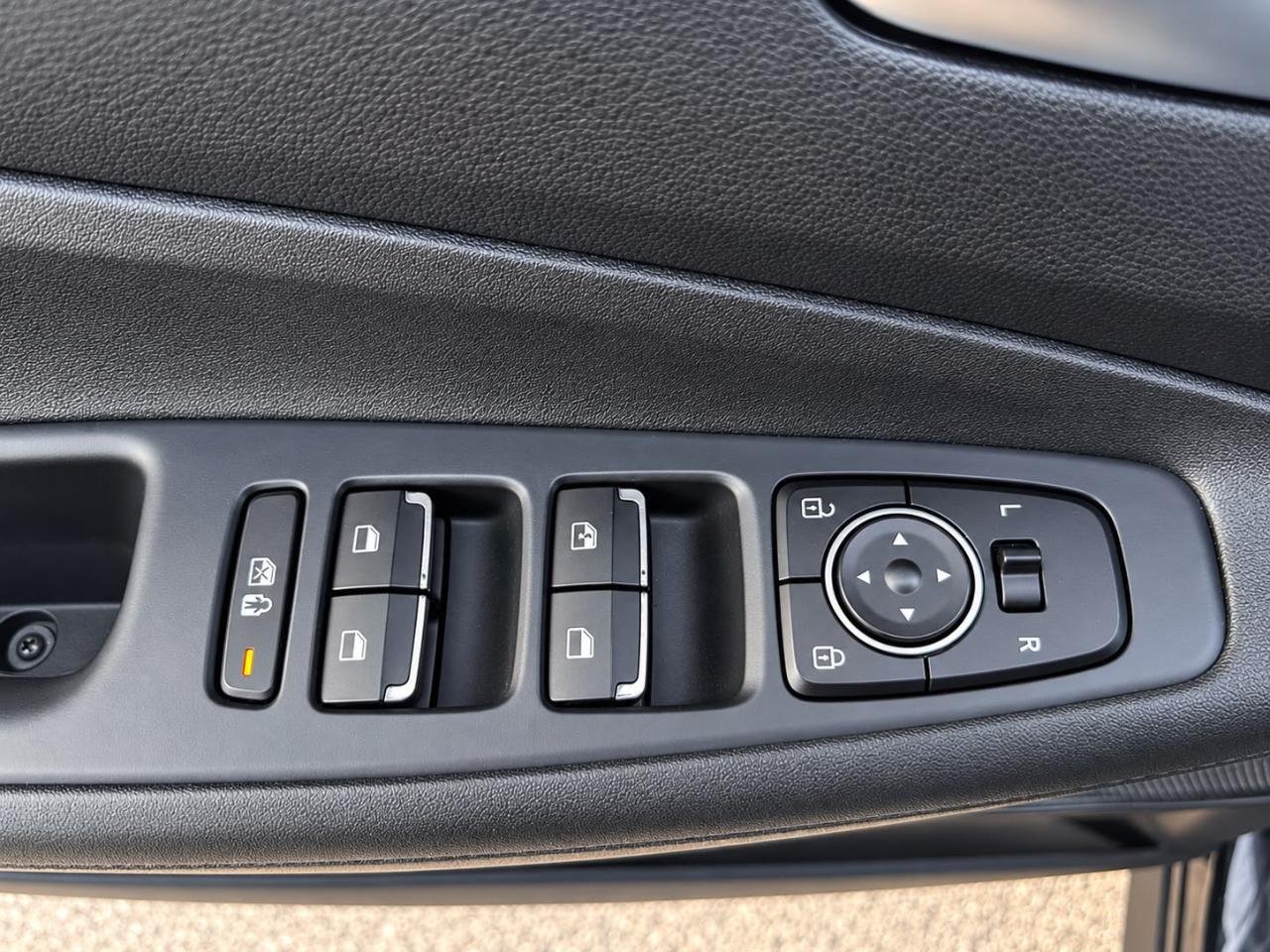 Hyundai Santa Fe SE 2023