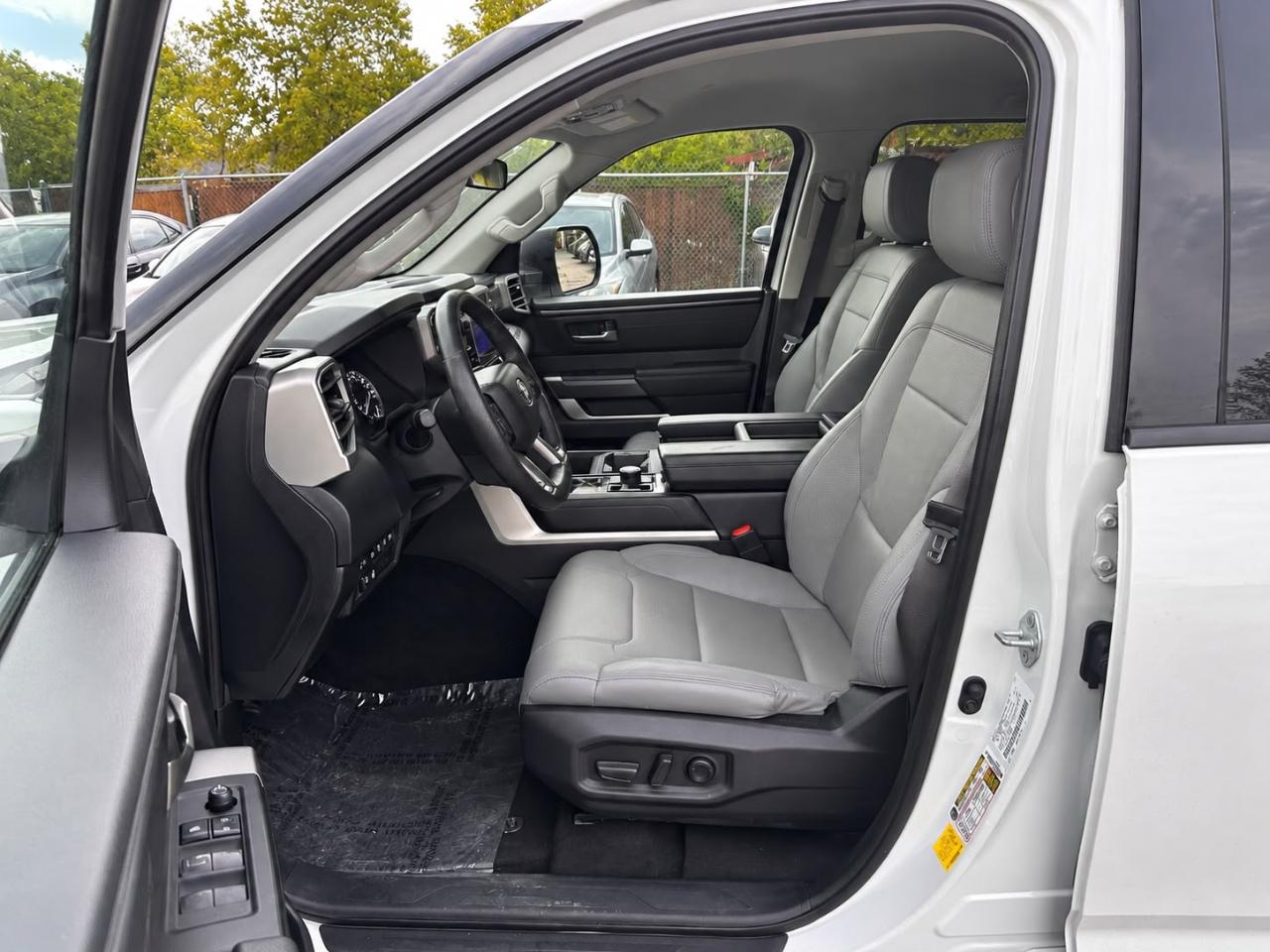 Toyota Tundra SR5 CrewMax 4WD 2023
