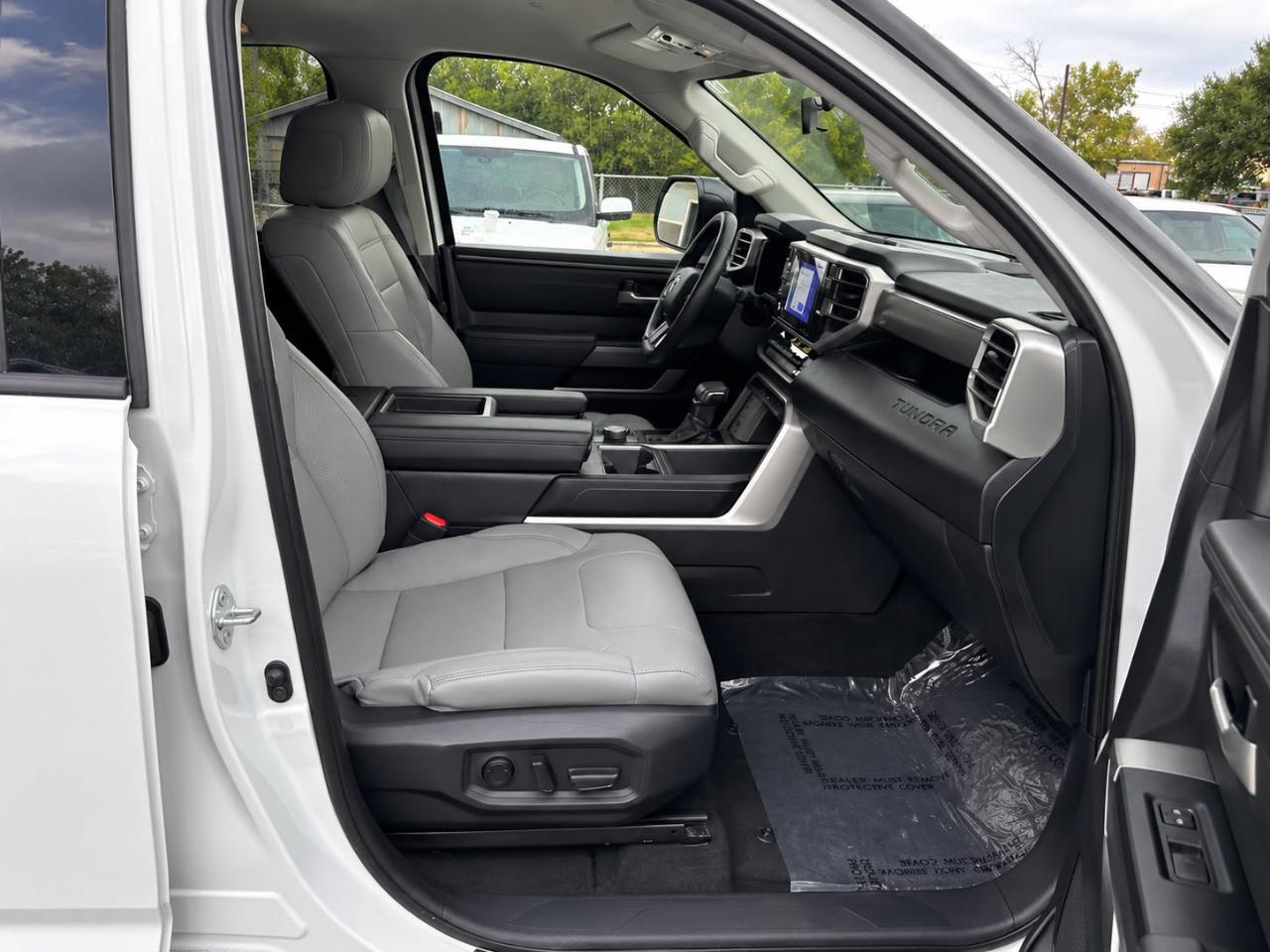 Toyota Tundra SR5 CrewMax 4WD 2023