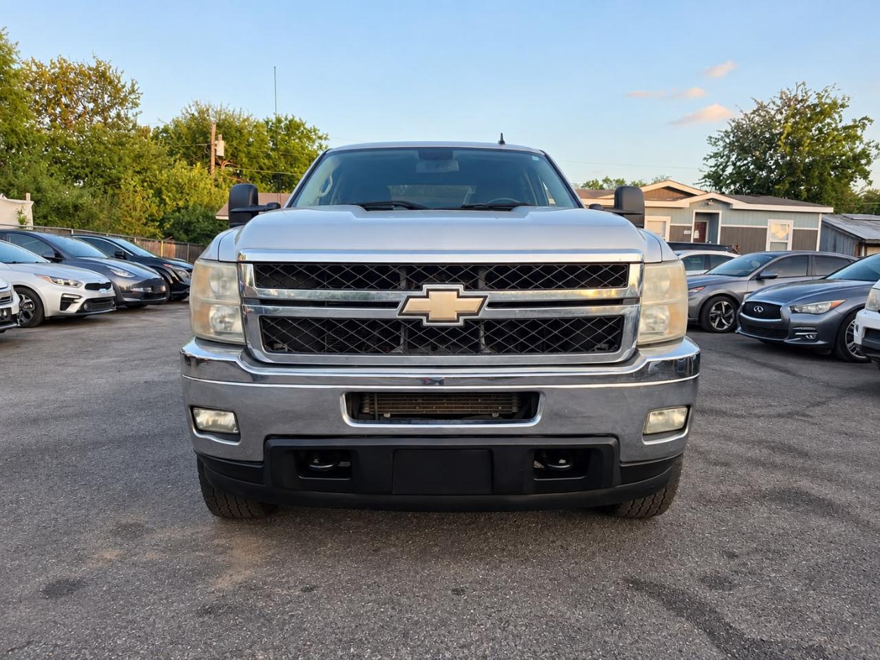 Chevrolet Silverado 2500HD LT Crew Cab 2WD 2011