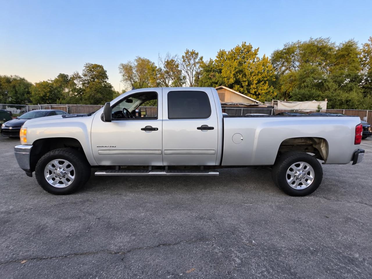 Chevrolet Silverado 2500HD LT Crew Cab 2WD 2011
