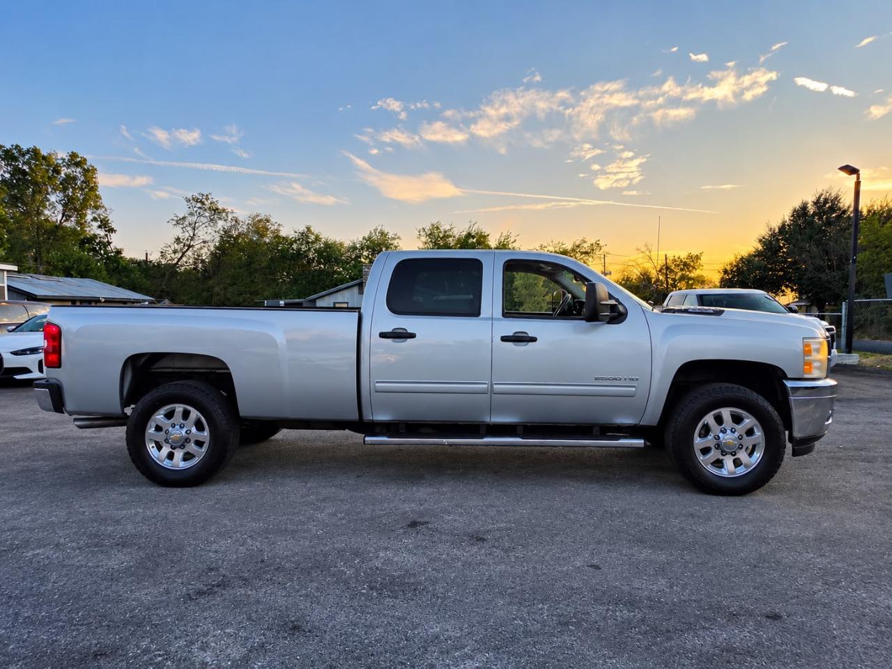Chevrolet Silverado 2500HD LT Crew Cab 2WD 2011