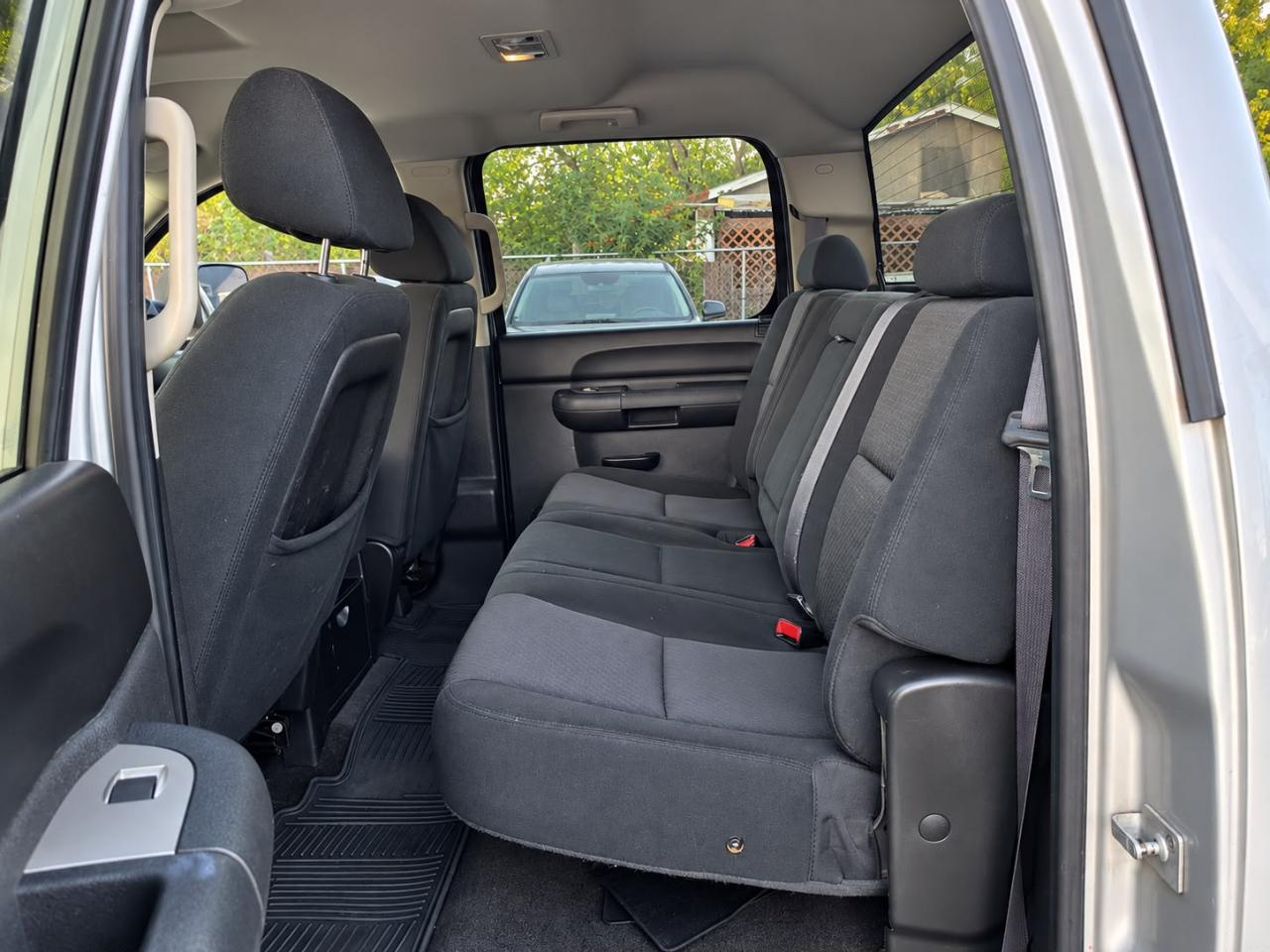 Chevrolet Silverado 2500HD LT Crew Cab 2WD 2011
