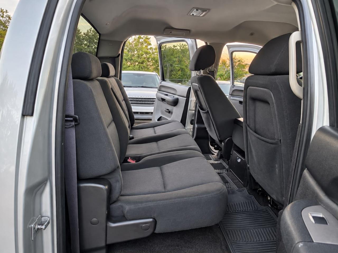 Chevrolet Silverado 2500HD LT Crew Cab 2WD 2011