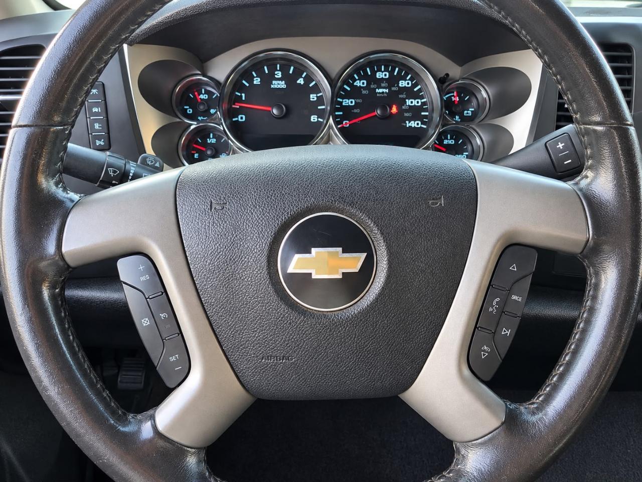 Chevrolet Silverado 2500HD LT Crew Cab 2WD 2011