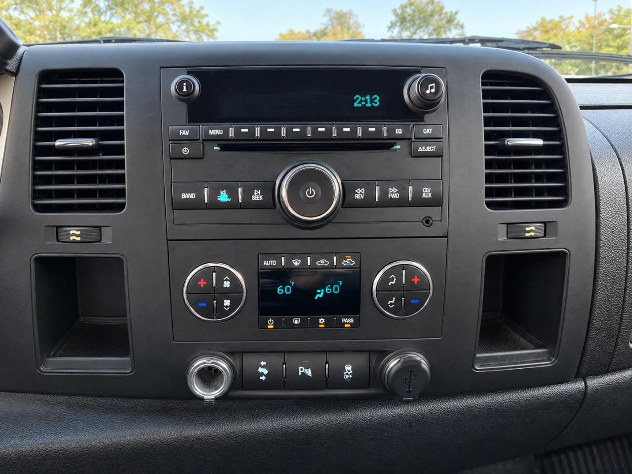 Chevrolet Silverado 2500HD LT Crew Cab 2WD 2011